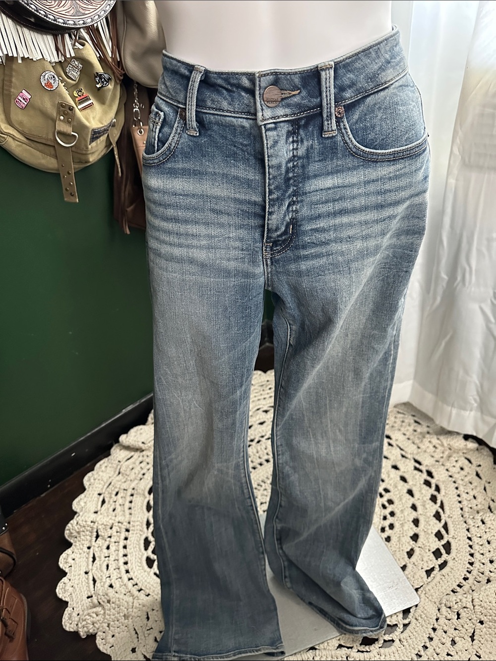 Buckle Relaxed Straight Jeans in Light Blue Wash